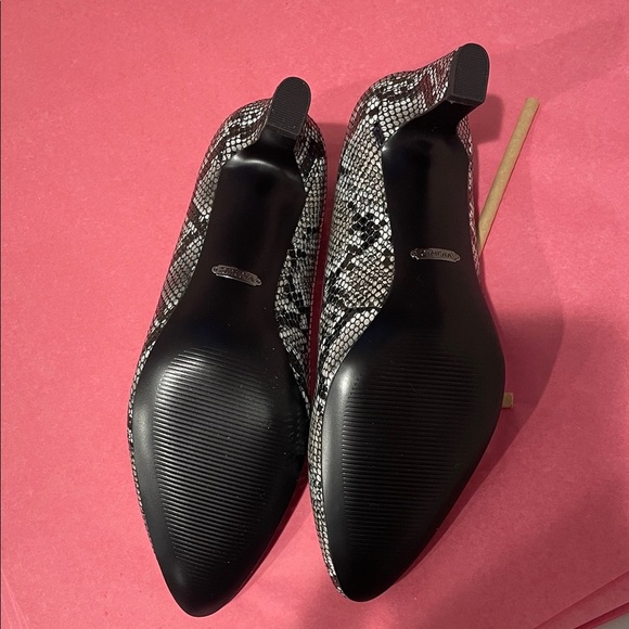 Vionic Mia Snake Black, grey & white Snakeskin Heels, size 6 Wide NEW - Picture 7 of 10